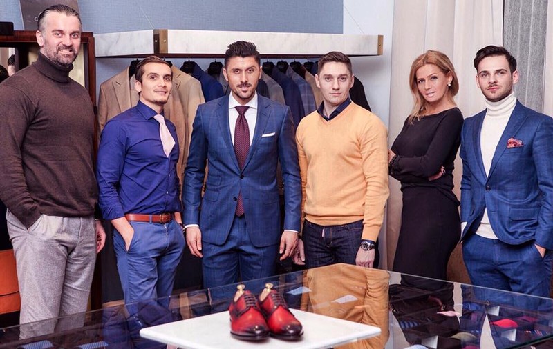 Ciprian Marica, la munte și la mare eleganță! ^Aflat în Poiană, atacantul s-a îmbrăcat la țol festiv, pentru discuțiile cu Steaua