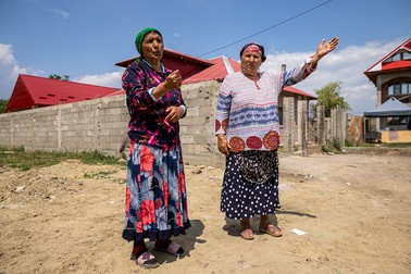 Leana şi vecina ei se tem de ameninţările celor din clanul Sandu