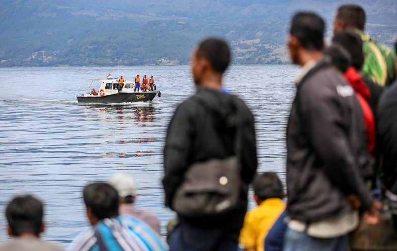 Feribot scufundat în Indonezia. 192 de dispăruți