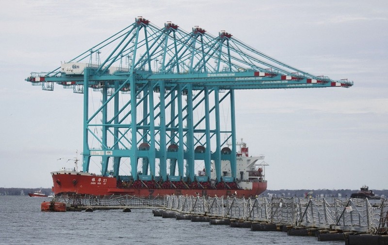 „Macarale de spionaj” chinezești, în porturile maritime americane, echipate cu modemuri secrete care ar putea fi folosite pentru spionaj sau sabotaj