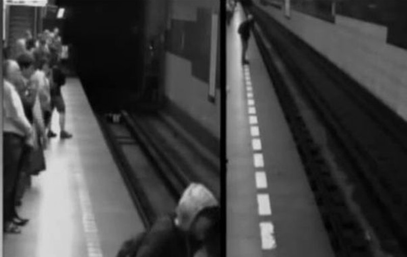 A adormit în picioare şi a căzut în faţa metroului! | VIDEO