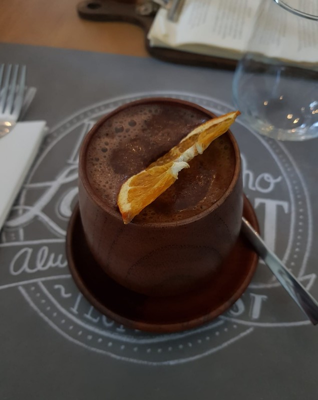 Pariul Mădălinei: primul restaurant din România unde nimic nu se aruncă, totul se transformă. Ce gust au chipsurile din zaț de cafea și piureul din coji de mere?
