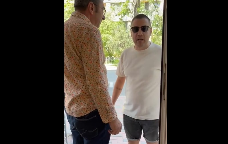Un tată scandalagiu urmărește o femeie în sectorul 3, în timp ce înjură și amenință, dintr-un motiv stupid. Apoi lovește și scuipă o altă femeie care îi sare în ajutor: „Îți dau una de zbori în IOR”