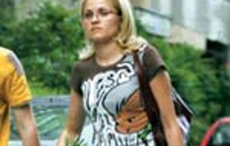 'Corina e singura si plange intruna'