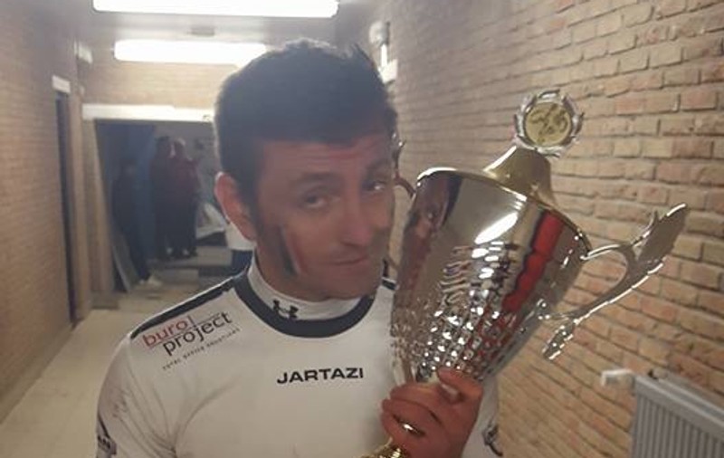 Victorie pentru Mircea Rednic, promovare în liga a treia belgiană pentru Romeo Surdu. Joacă la echipa cartierului ”cuibului de teroriști” | VIDEO