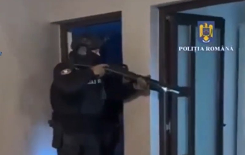 200 de polițiști și 140 de jandarmi caută 15 oameni implicați în omorurile de la Urziceni. 11 au fost găsiți luni de dimineață | VIDEO