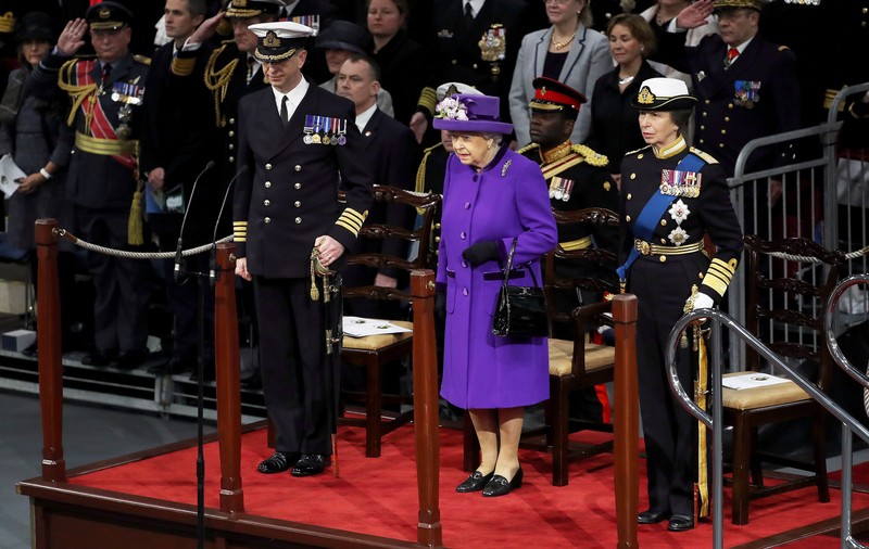 Regina Marii Britanii a inaugurat cea mai mare navă militară din istoria țării. Portavionul îi poartă numele: Queen Elizabeth