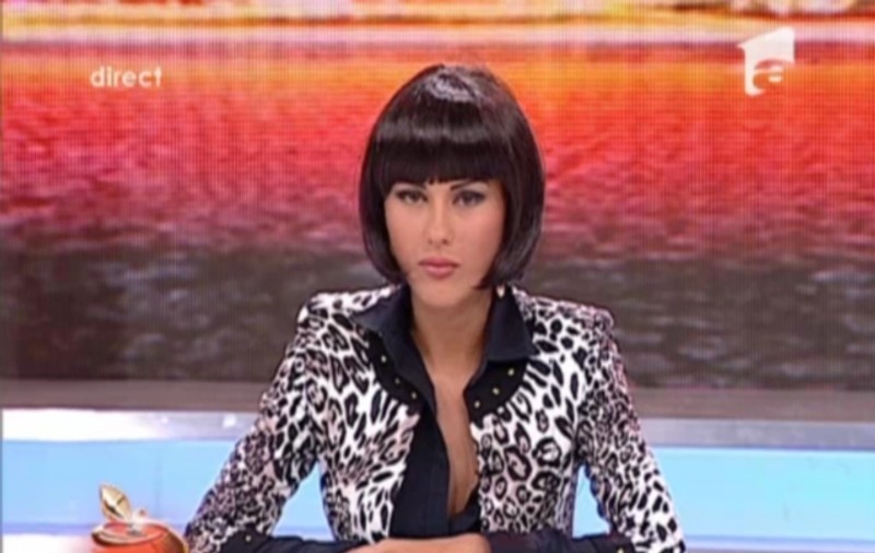 Aţi auzit de DANIELA CRUD-ESCA? Cruduţa o imită pe celebra ştiristă. Uite cum şi-a schimbat look-ul | FOTO
