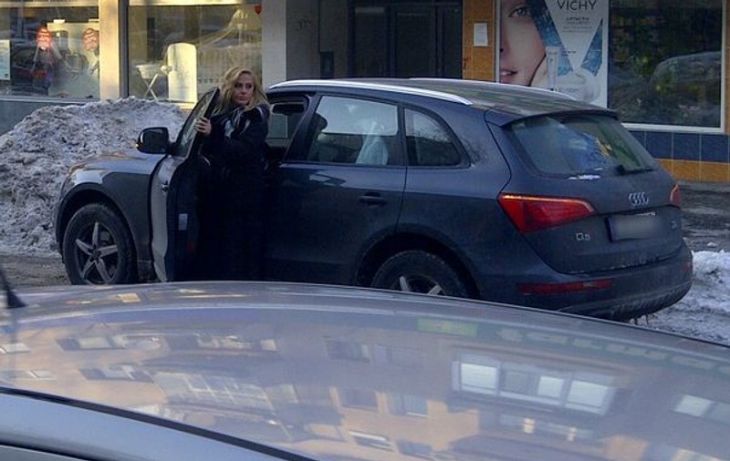 Oana Turcu a înfruntat gerul pentru shopping. Află ce a luat într-o cutie imensă! FOTO