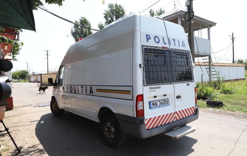 Criminalul din Caracal a fost adus sub escortă la Penitenciarul Jilava pentru expertiza psihiatrică