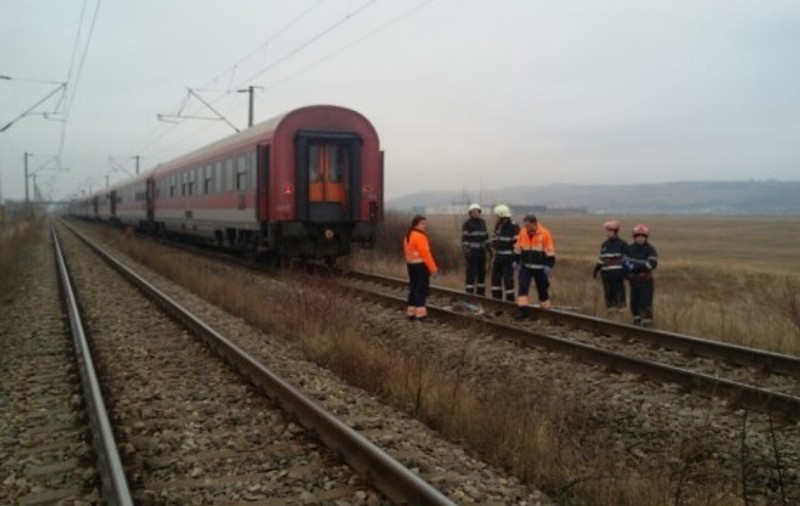 Sinucidere în Ajunul Crăciunului: s-a aruncat sub roțile trenului
