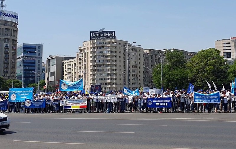 Protest la Guvern. Profesorii au cerut majorările salariale promise