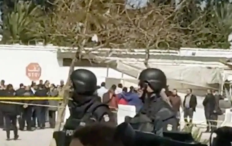 4 morți și 10 răniți, după un atac armat asupra unei sinagogi de pe insula tunisiană Djerba. Jandarmul care a tras a fost ucis