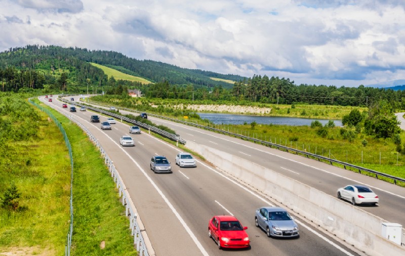 Ce trebuie să știi dacă mergi cu mașina în Slovacia: limite de viteză, amenzi și reguli de circulație