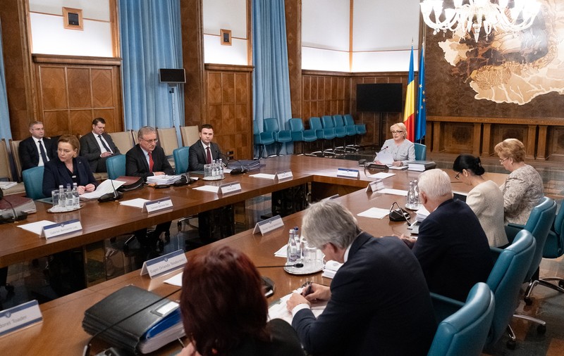 Guvernul reînfiinţează Cancelaria premierului, structură ce dispăruse în mandatul lui Grindeanu. Şeful Cancelariei va avea rang de ministru şi va fi numit de premier