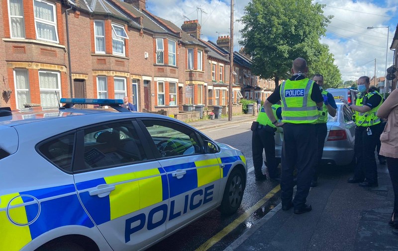 Șase românce, exploatate de proxeneți, au fost salvate de polițiștii britanici din mai multe bordeluri din Luton
