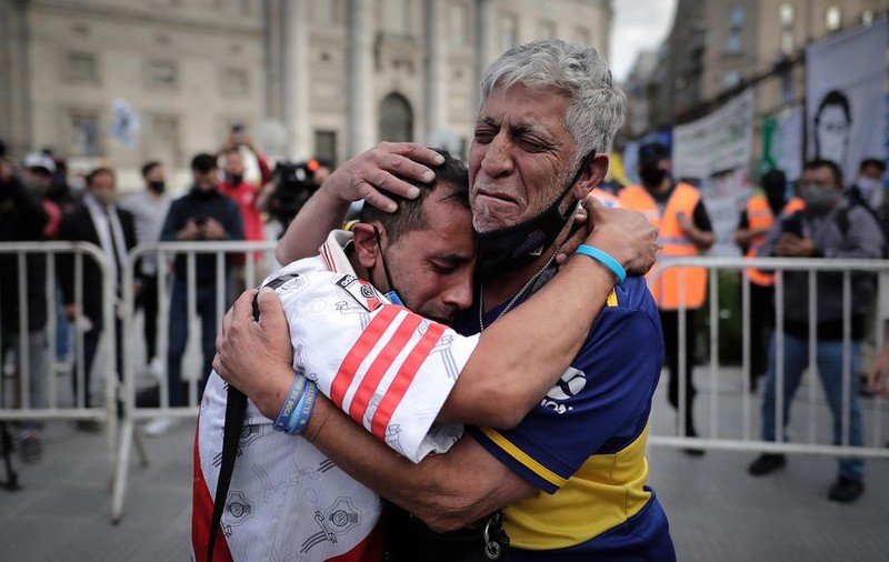 Ziua cea mai tristă. Cum l-a plâns Argentina pe Maradona. Imagini de la funeraliile fostului mare fotbalist