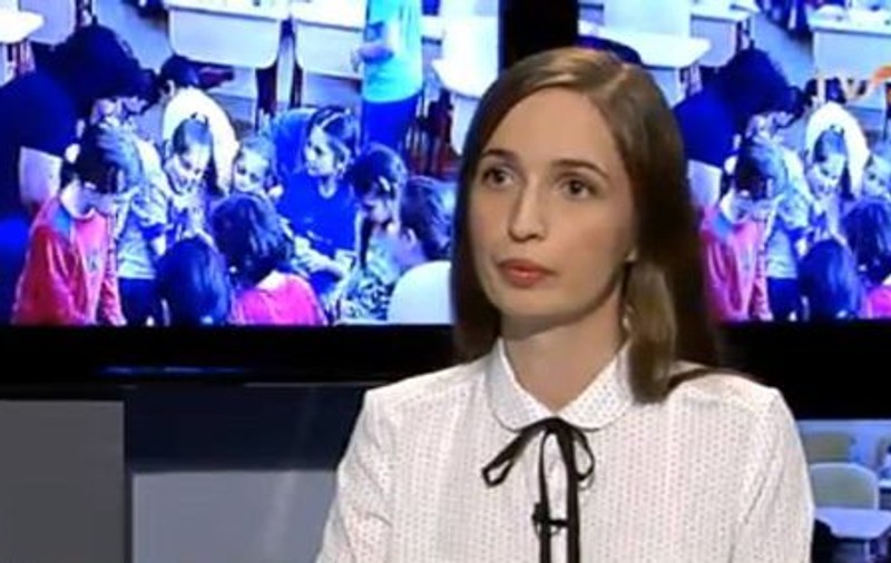 UPDATE. Cristina Tunegaru, profesoara care a criticat sistemul de educație, a fost concediată. Dragnea îi cere explicații Ministrului Educației
