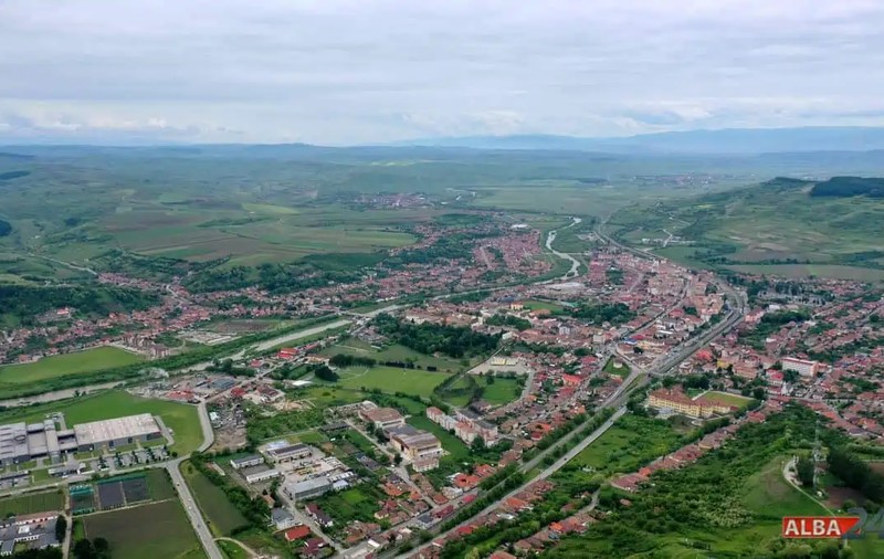 Premieră la Blaj: O centrală fotovoltaică va asigura 80% din energia electrică necesară pentru iluminat, școli și instituții