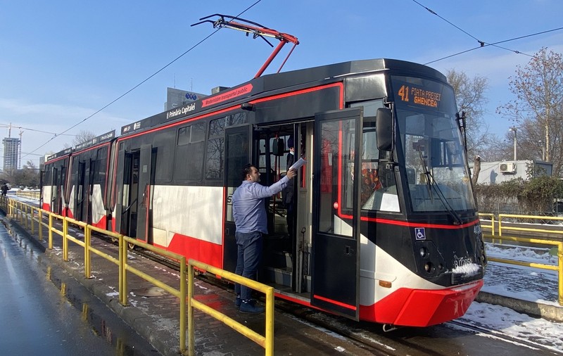 FOTO | Primul tramvai reparat capital de STB a intrat oficial în folosință pe linia 41