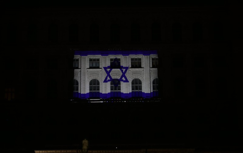 Steagul Israelului, proiectat în semn de solidaritate pe faţada Palatului Parlamentului