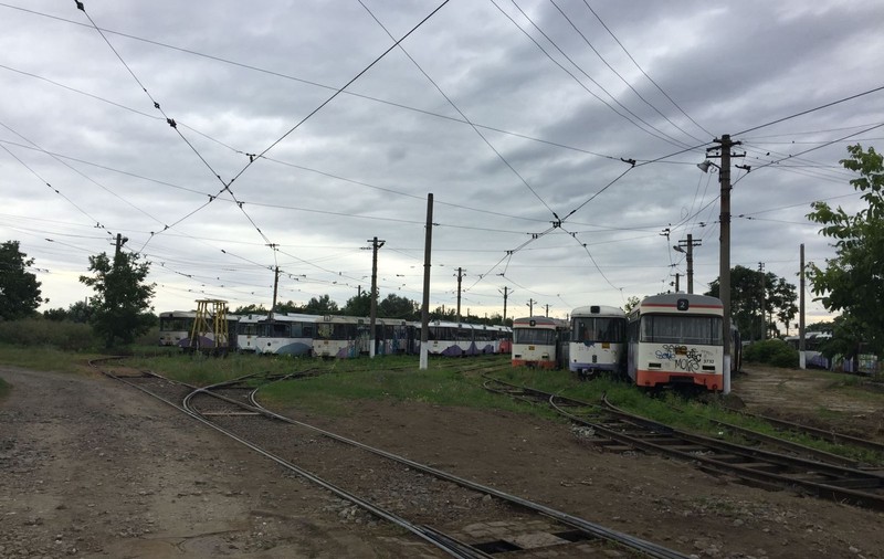 ANCHETĂ/ Ștrand ca centru social și mulți șefi la Societatea de Transport Public Timișoara, în timp ce în tramvaie plouă peste călători - FOTO
