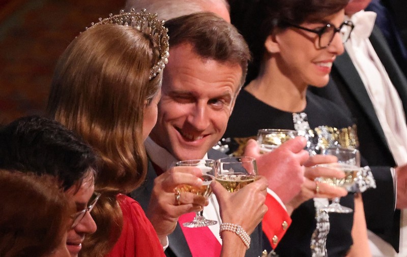 Emmanuel Macron i-a făcut cu ochiul prințesei de Wales la banchetul de stat organizat de regele Charles. Președintele francez nu a stat lângă soție