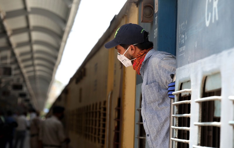 Mai mulți muncitori indieni au fost loviți în plin de tren: 15 au murit, alți patru sunt răniți