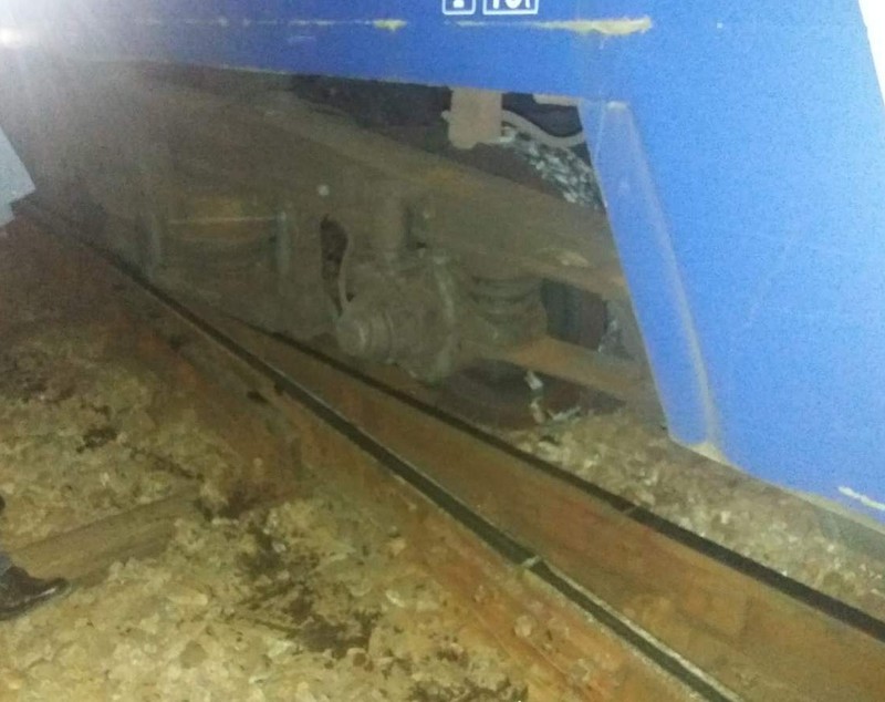 Un tren de călători a deraiat lângă Roșiori Nord, în zona unui macaz. Traficul feroviar este afectat