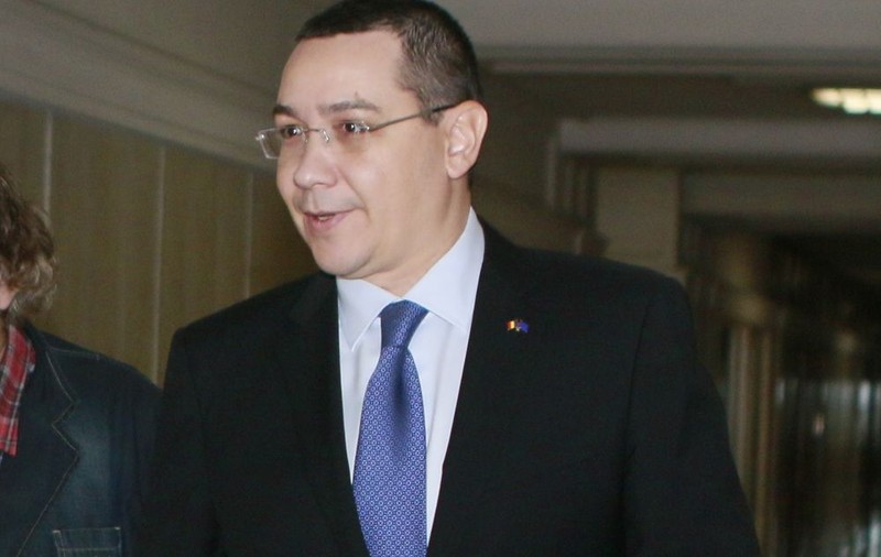 Victor Ponta renunţă la titlul de doctor în drept