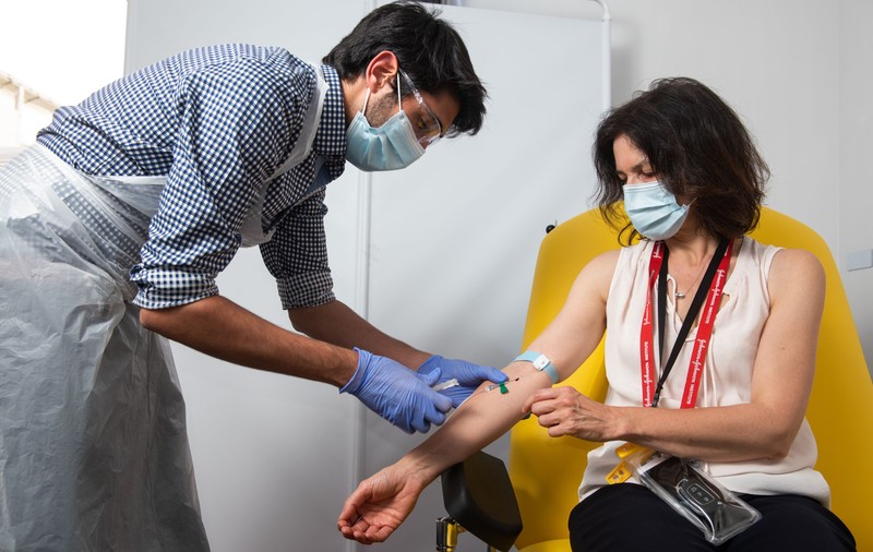Noi detalii despre campania de vaccinare anti-COVID.  Lista angajaților din „domenii-cheie”