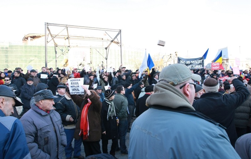 Presa internaţională: cele mai mari proteste de la venirea lui Băsescu la putere
