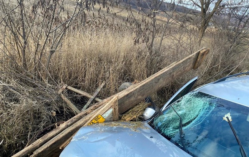 6 victime după un accident între o mașină și o căruță, în Bacău