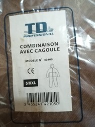 „Combinezon cu cagulă”, descrierea de pe etichetă