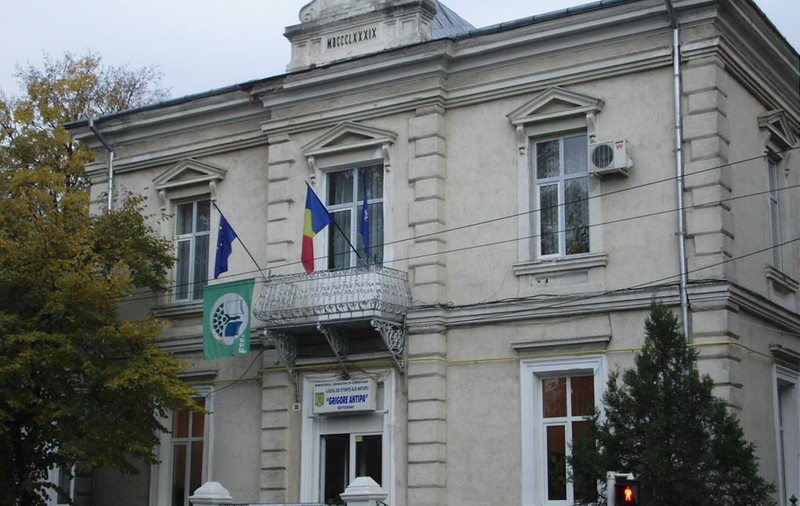 Directoarea liceului din Botoșani unde predă profesoara cu discursuri antivaccinare a intrat în concediu medical