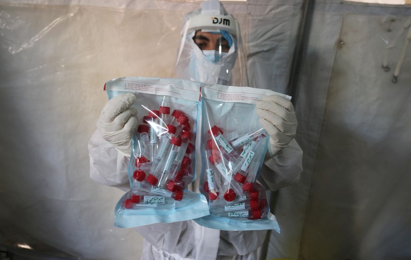 Lipsa pungilor de plastic pune în pericol producția de vaccinuri anti-COVID-19