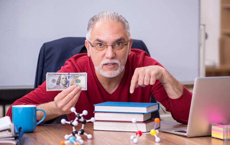 Ministrul Educației, Mihai Dimian, după punerea în consultare publică a metodologiei privind gradația de merit: „Profesorii ar trebui încurajați și prin alte metode”