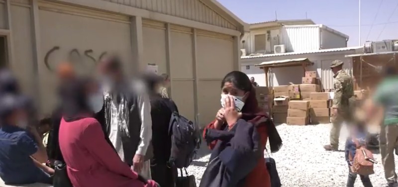 Muraal și familia ei, în zona securizată a Aeroportului Hamid Karzai din Kabul