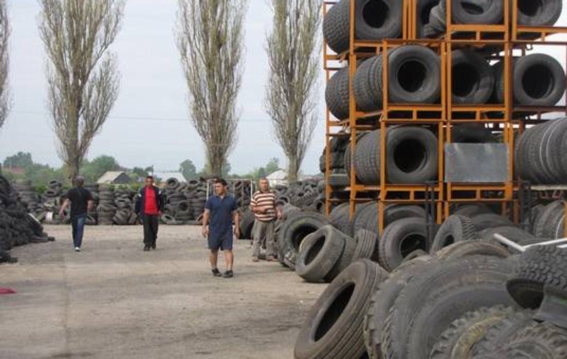 Un bărbat a murit în urma exploziei unui cauciuc