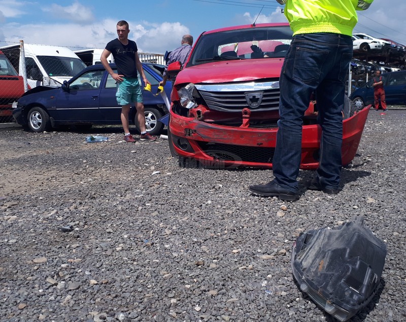 O familie a fost spulberată într-un accident între Râmnicu Sărat și Buzău. Un băiețel, printre cei patru răniți duși la spital