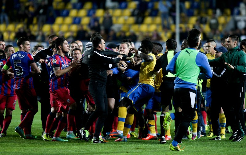 Steaua - amendă, Petrolul - penalizare după incidente