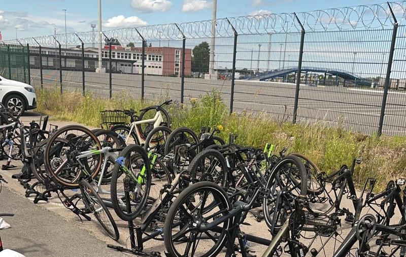 Șofer român de autocar în vârstă de 18 ani care venea în țară din Danemarca, prins cu biciclete furate în valoare de 100.000 de euro
