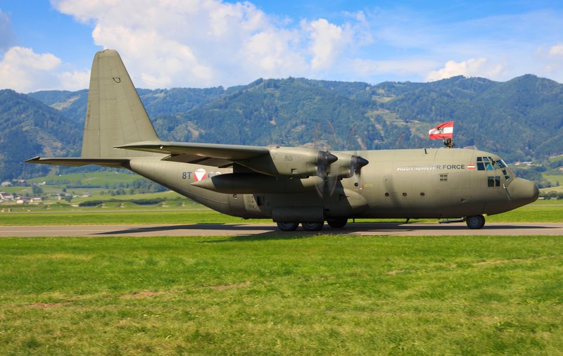 „O zi neagră pentru forțele armate". Aeronava militară Hercules cu care Austria voia să își aducă cetățenii din Israel s-a defectat înainte să decoleze