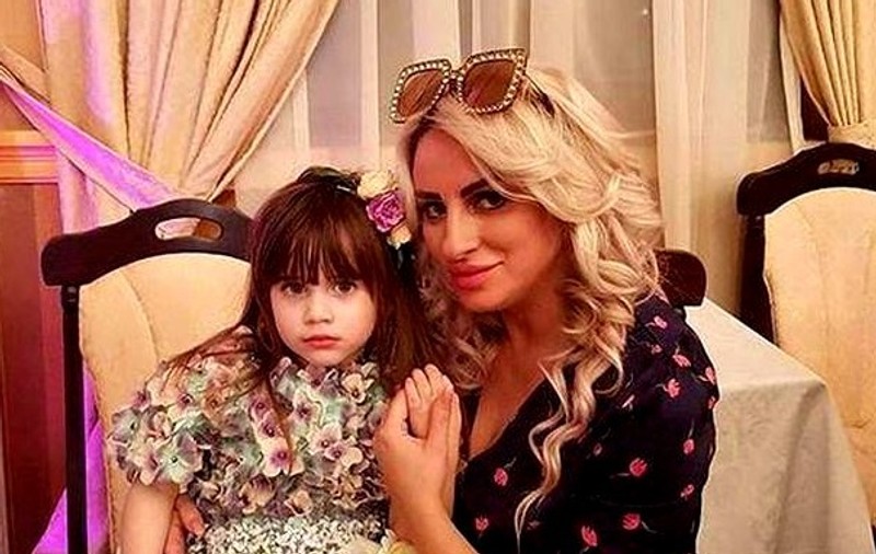 Sânziana Buruiană este gravidă cu al doilea copil și încă își alăptează fetița în vârstă de 4 ani. Ce decizie a luat aceasta în privința Isabelei