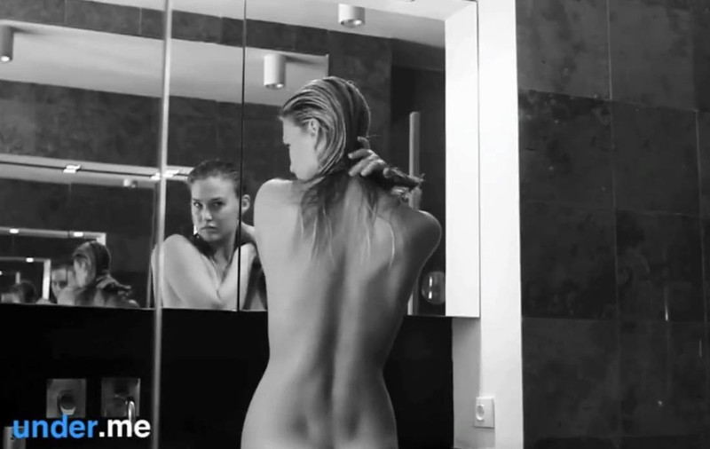 Te-ai gândi că face reclamă la lenjerie intimă? Uite-o pe Bar Refaeli goală într-un spot la chiloți! VIDEO
