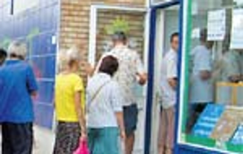 'M-am plictisit stand la coada'