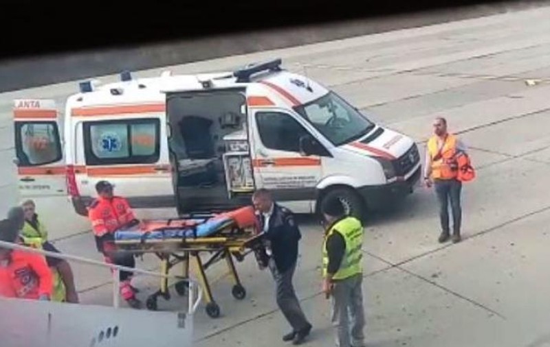 Incident la bordul unui avion care zbura spre România. A fost solicitat echipajul medical la aterizare