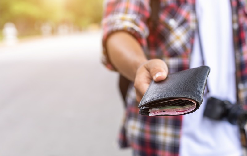 Cum să economisești bani fără să renunți la aproape nimic. Câteva ponturi pe care niciun consilier financiar nu ți le dă