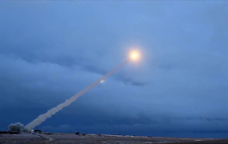 Putin anunță că Rusia a testat cu succes noua rachetă strategică cu propulsie nucleară Burevestnik, supranumită „Cernobîlul zburător"