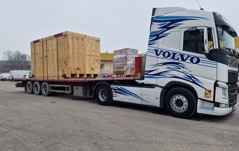 Șofer român de TIR, angajat să transporte o cutie de 30 de milioane de euro: „N-aveți idee cât am înjurat-o!”